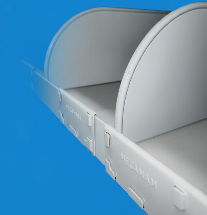 Detalle de tabica divisoria de Estantería ER